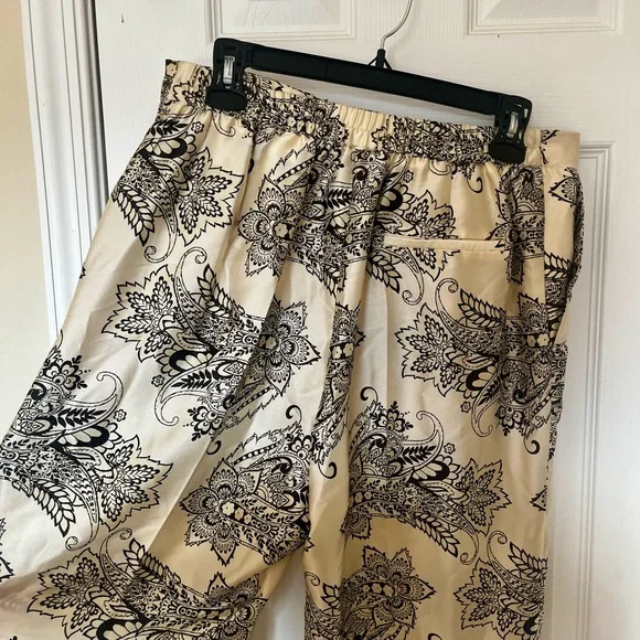 ZARA Cream and Black Paisley-Print Wide Leg Pants - Picture 4 of 7